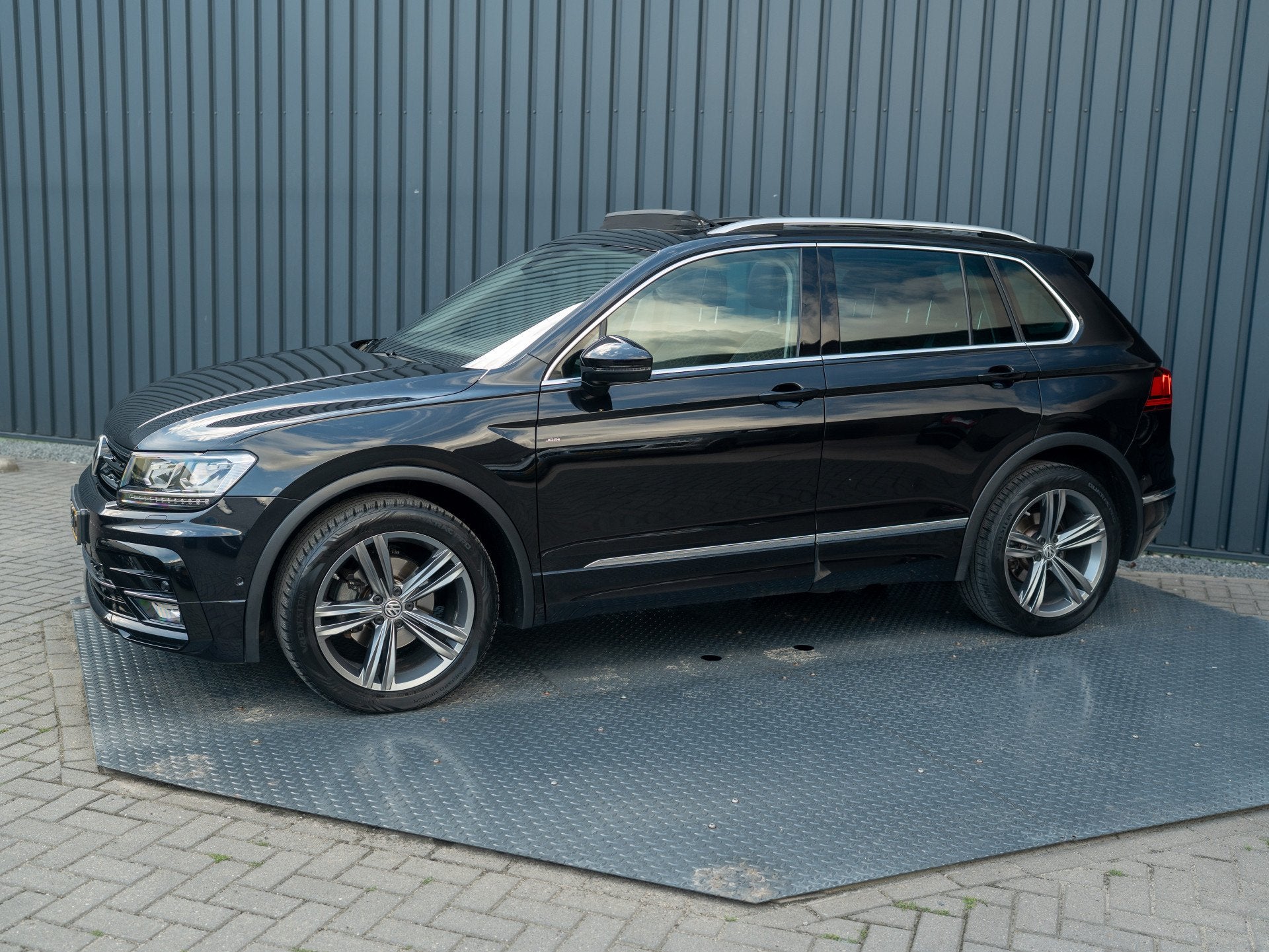 Volkswagen Tiguan 1.4 TSI ACT Highline Business R | Pano | T, 12 maanden, 4 cilinders, Zwart, SUV of Terreinwagen