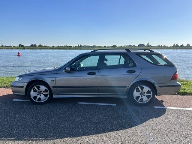 Saab 9-5 Estate 2.0 T nwe Apk t/m 09-2027 trekhaak airco ijs, Auto's, 4 cilinders, 150 pk, Leder en Stof, 93 €/maand
