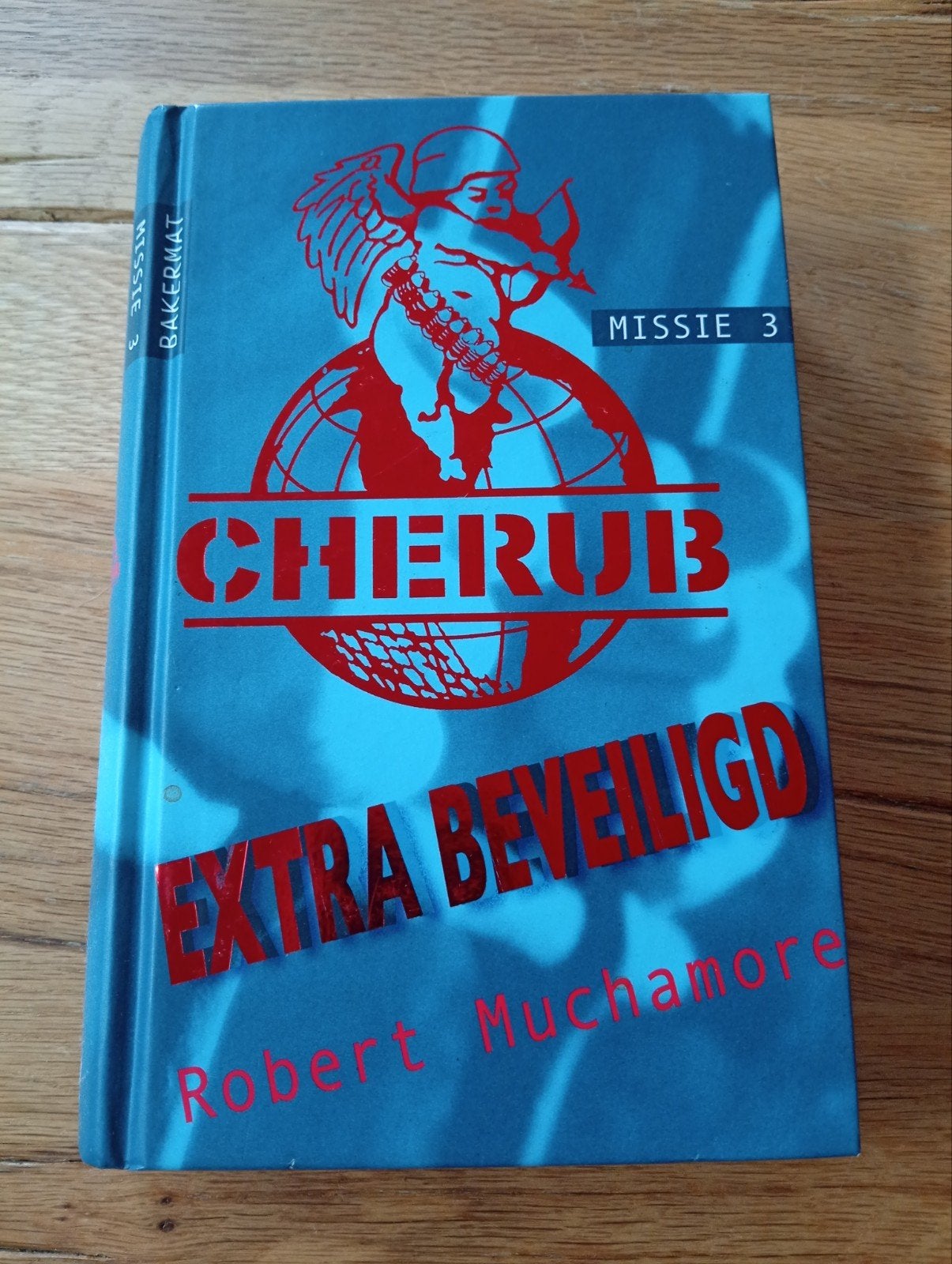 CHERUB: Extra Beveiligd - Missie 3 (Robert Muchamore), Boeken, Ophalen of Verzenden, Zo goed als nieuw, Robert Muchamore, Fictie