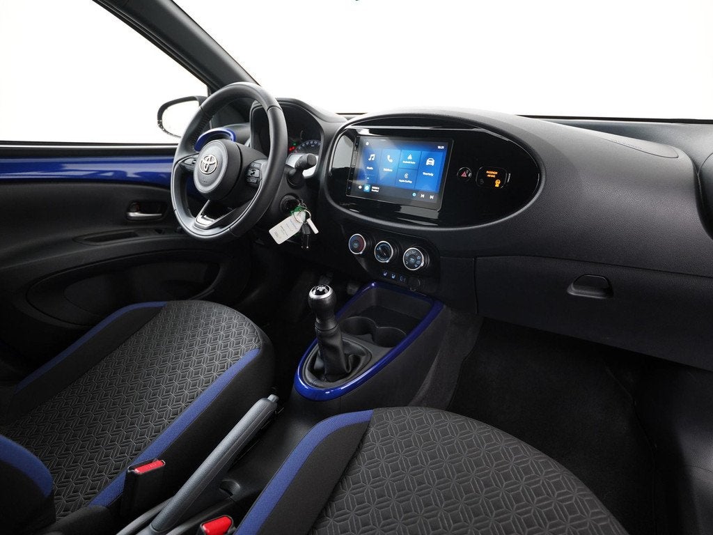 Toyota Aygo X 1.0 VVT-i MT Play Two-Tone | Stoelverwarming |, Auto's, Toyota, 12 maanden, Stof, Gebruikt, Euro 6