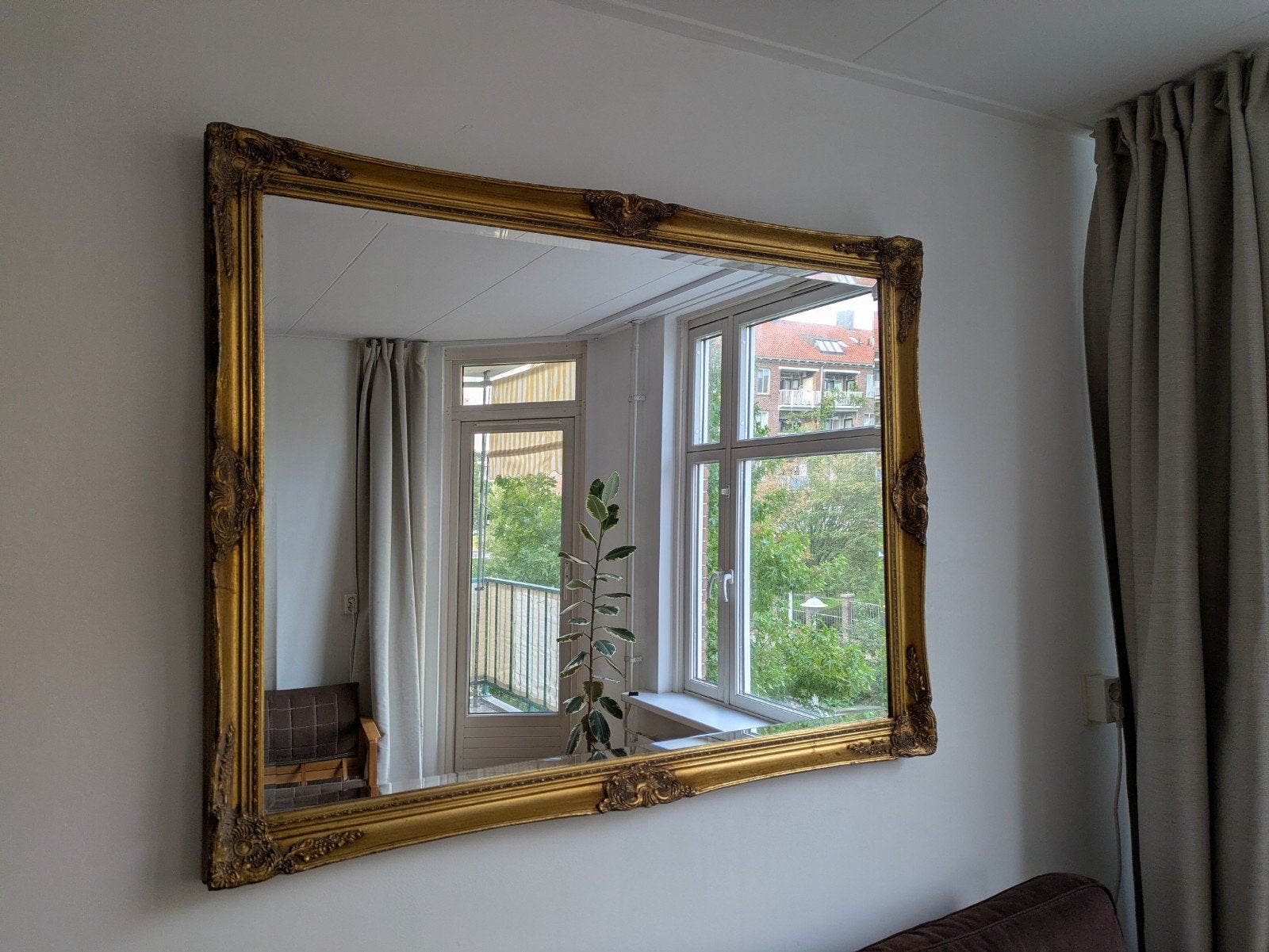 Antieke grote spiegel met gouden houten lijst, Huis en Inrichting, Ophalen, Rechthoekig, 100 tot 125 cm, 100 tot 150 cm