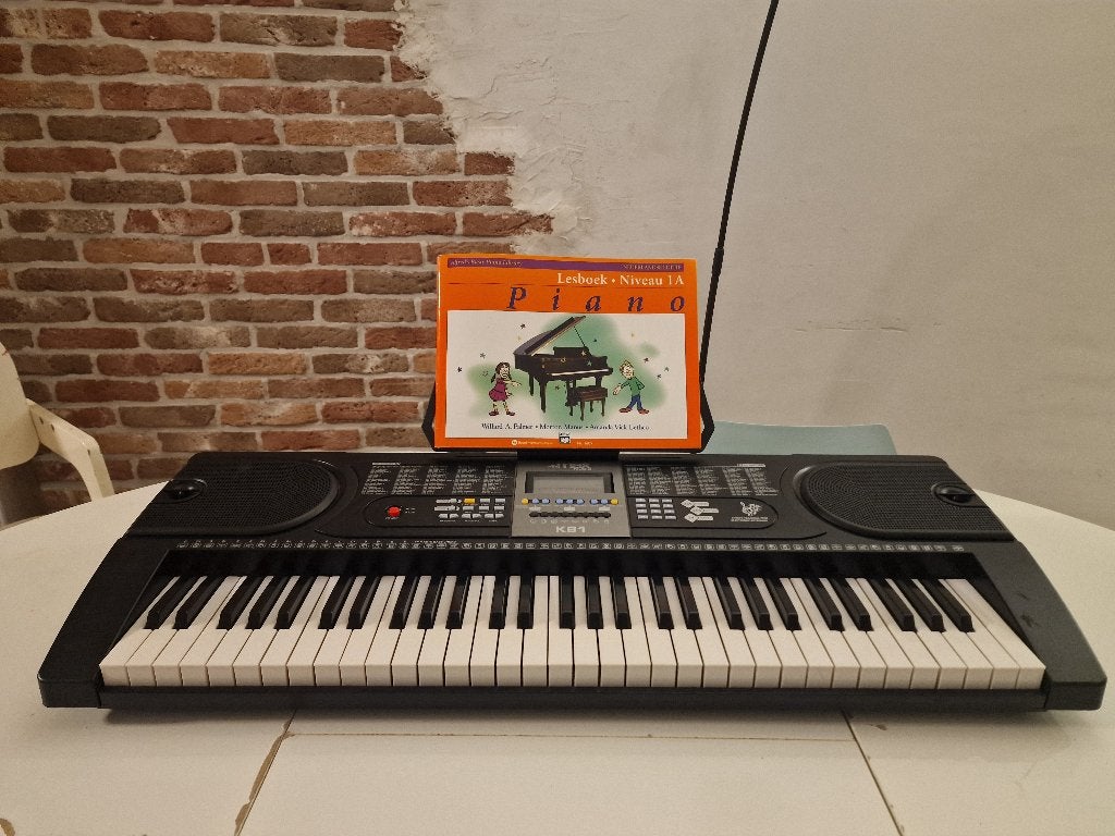 Max Music keyboard KB1 61 toetsen., Muziek en Instrumenten, 61 toetsen, Zo goed als nieuw, Met standaard, Ophalen