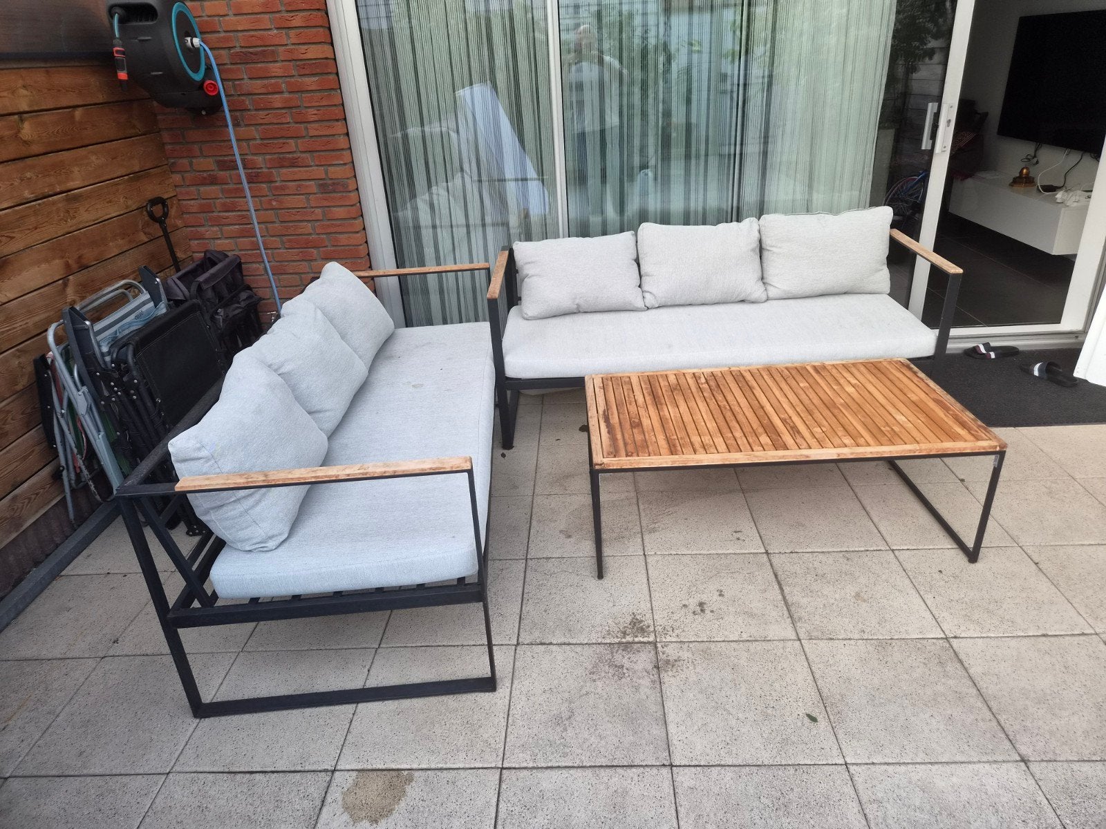 Moderne loungeset met salontafel - Zwart metaal en hout, Tuin en Terras, Tuinsets en Loungesets, Ophalen, Gebruikt, 6 zitplaatsen
