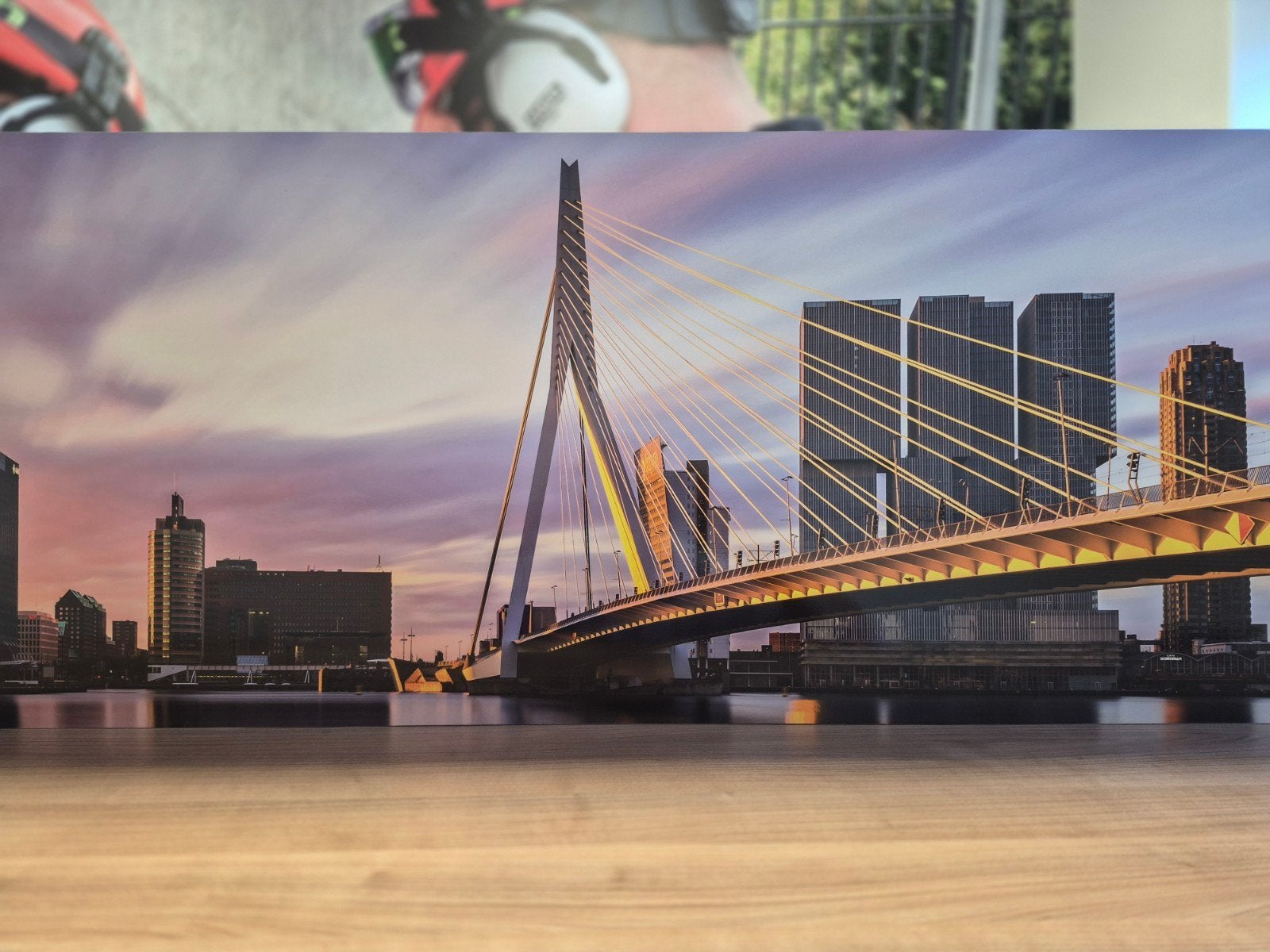 Werk aan de Muur, Zonsopkomst Panorama Rotterdam Erasmusbrug, Ophalen, 125 cm of meer, Zo goed als nieuw, Foto of Poster
