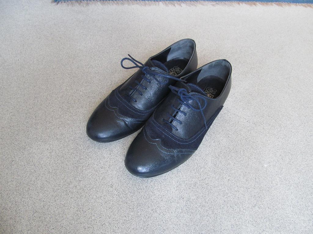 Veterschoen Peter Hahn maat 39, donkerblauw, Schoenen met lage hakken, Blauw, Ophalen of Verzenden, Zo goed als nieuw