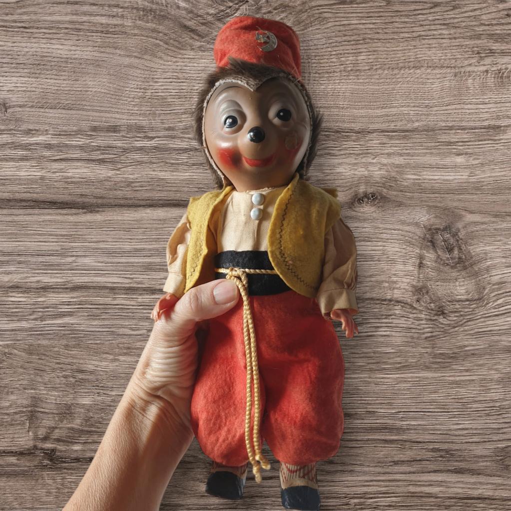 Mecki egel figuur Fipps, ca jaren 60 traditionele kleding, Antiek en Kunst, Antiek | Speelgoed, Ophalen of Verzenden