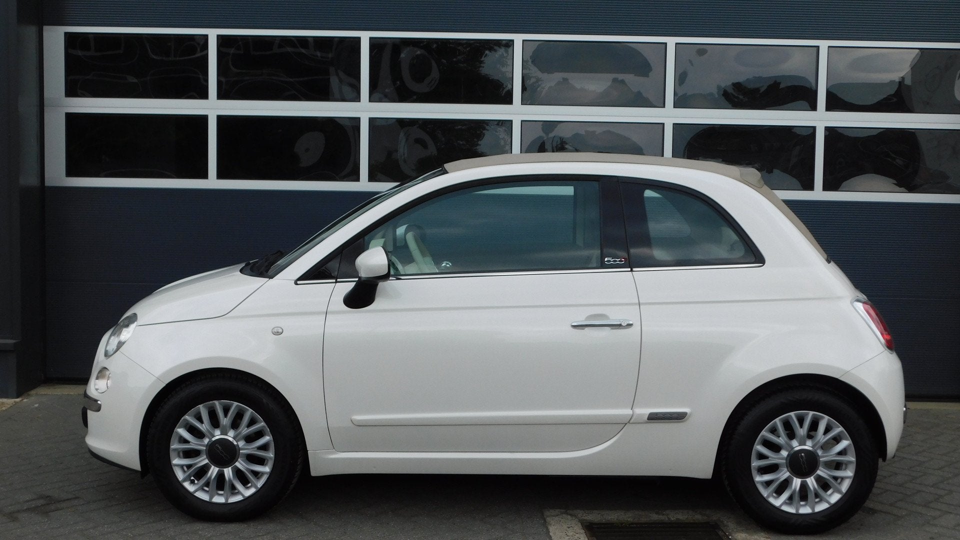 Fiat 500C 0.9 TwinAir Turbo Lounge Automaat (bj 2014), Auto's, 12 maanden, Gebruikt, Wit, Origineel Nederlands