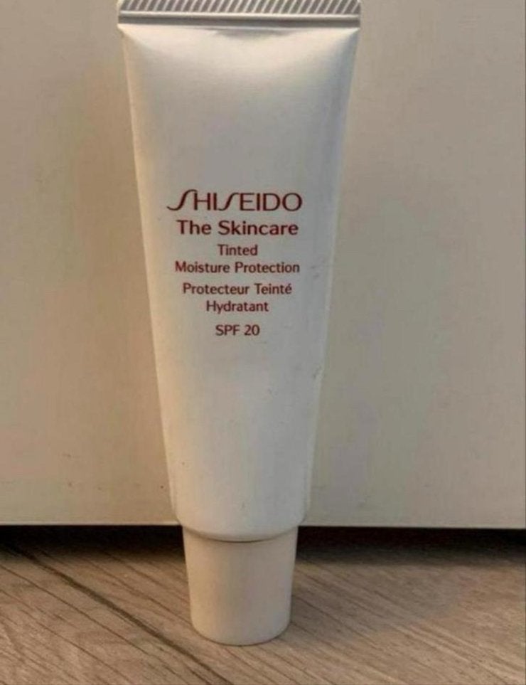 Shiseido the skincare tinted moisture protection spf20 50ml, Ophalen of Verzenden, Zo goed als nieuw, Gehele gezicht, Make-up