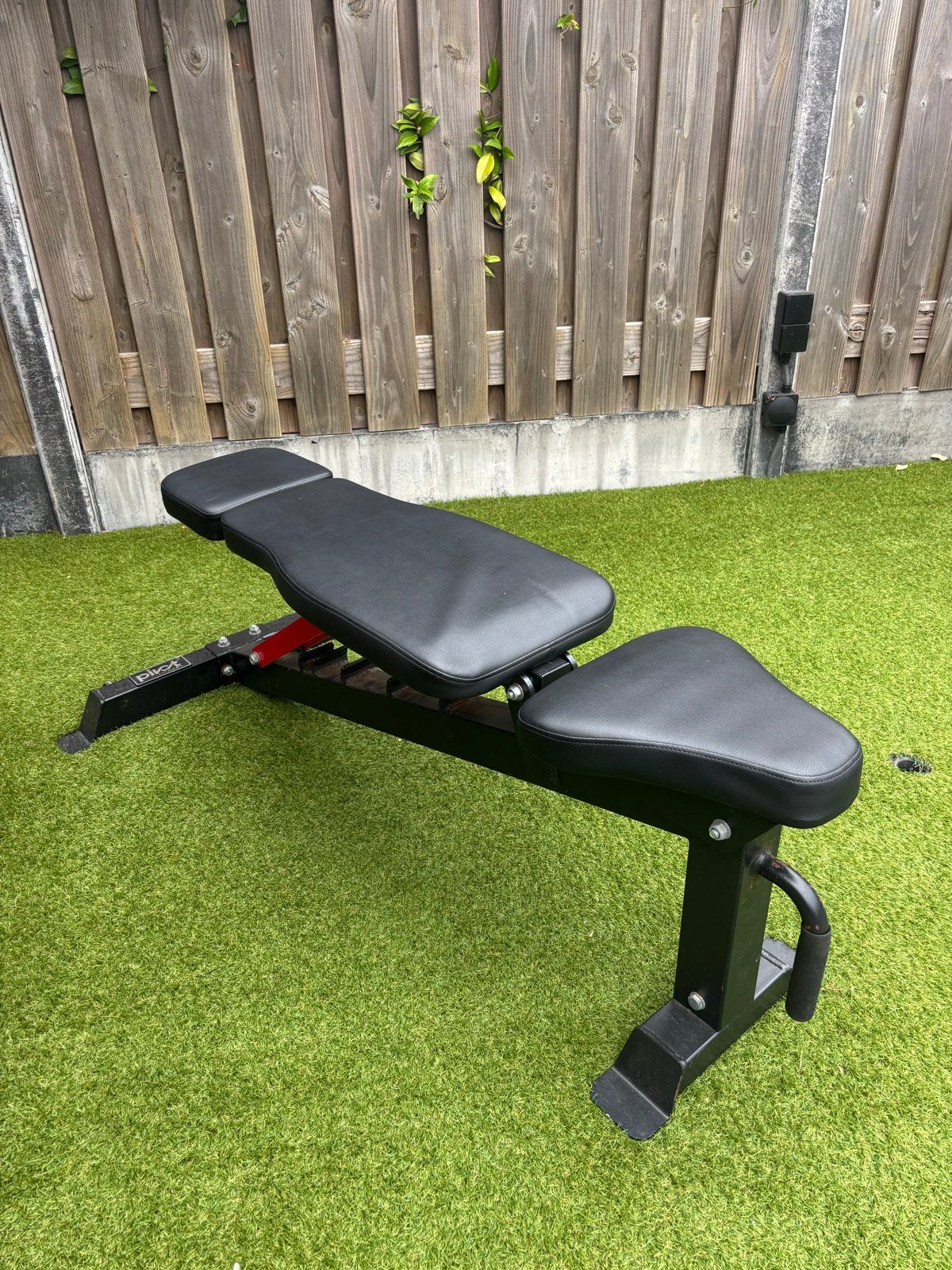 Verstelbare fitnessbank van Pivot Fitness, Gebruikt, Krachtstation, Ophalen of Verzenden, Metaal