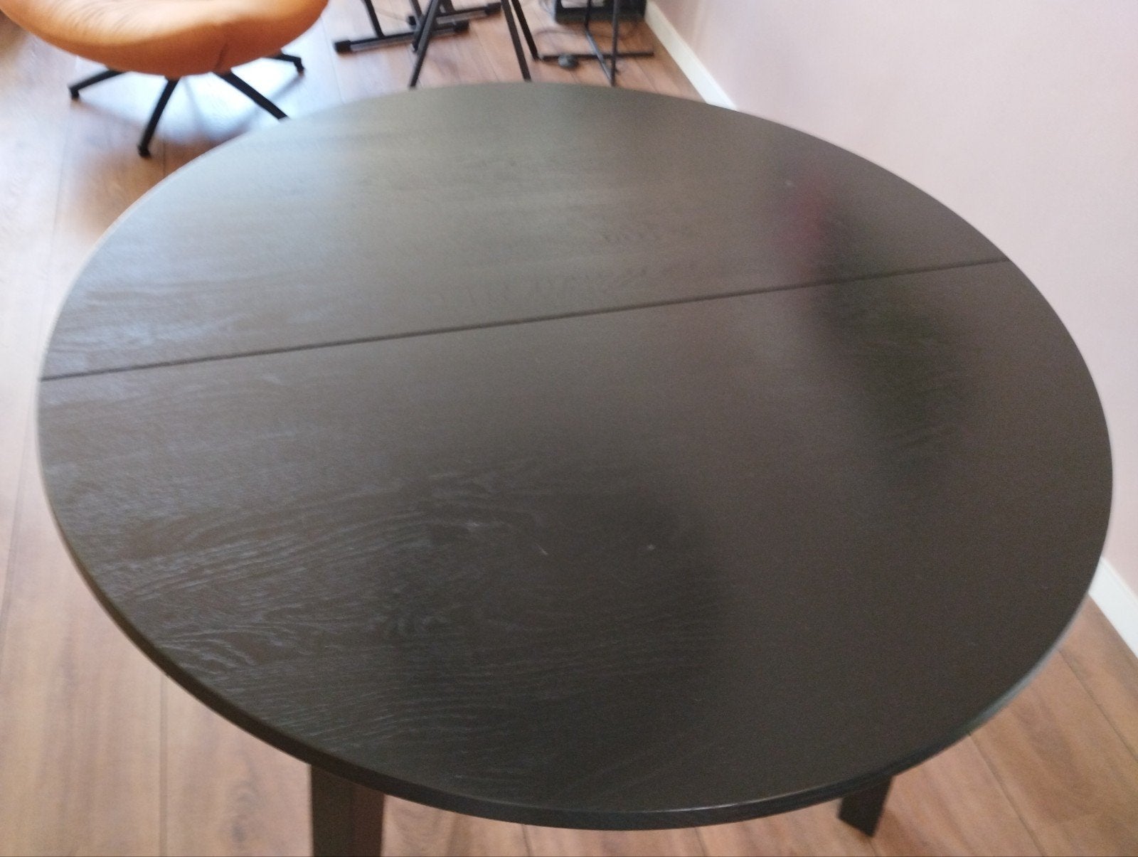 WOOOD uitschuifbare eettafel, zwart, Huis en Inrichting, Tafels | Eettafels, Ophalen, Gebruikt, Rond, 200 cm of meer