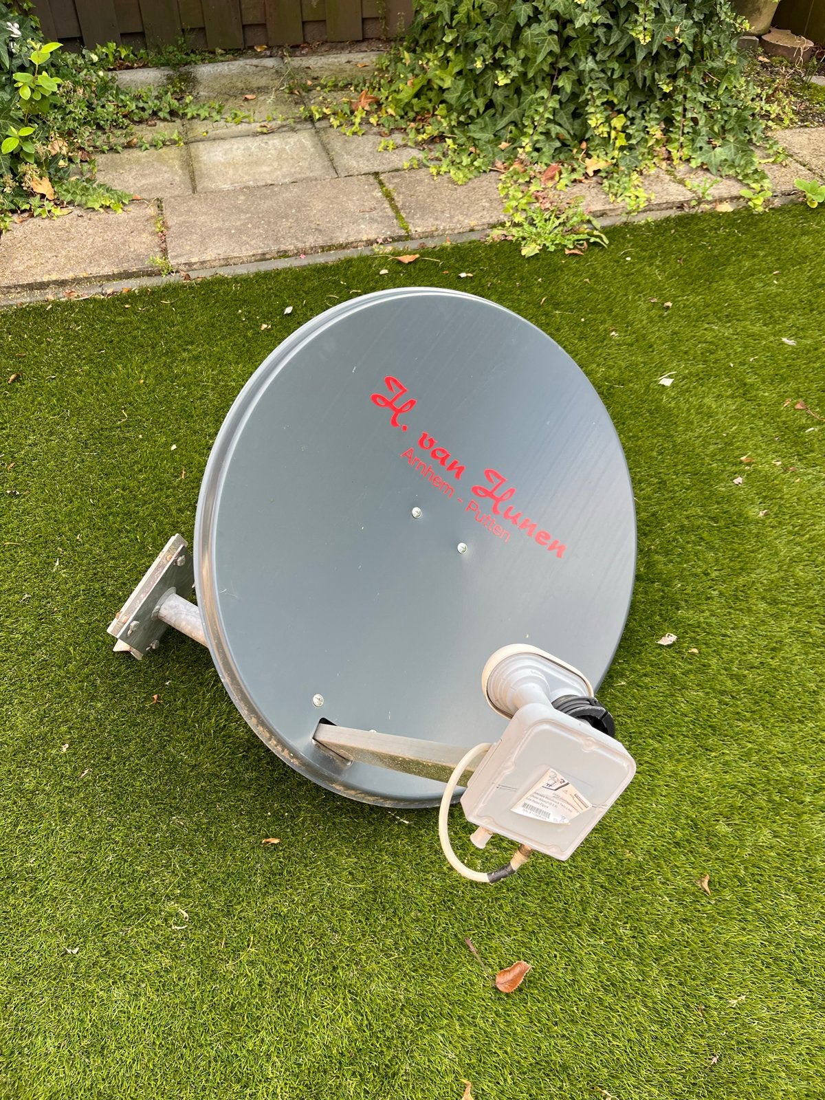Schotelantenne met Monoblock Twin LNB 60cm, Ophalen, Gebruikt, (Schotel)antenne, Overige merken