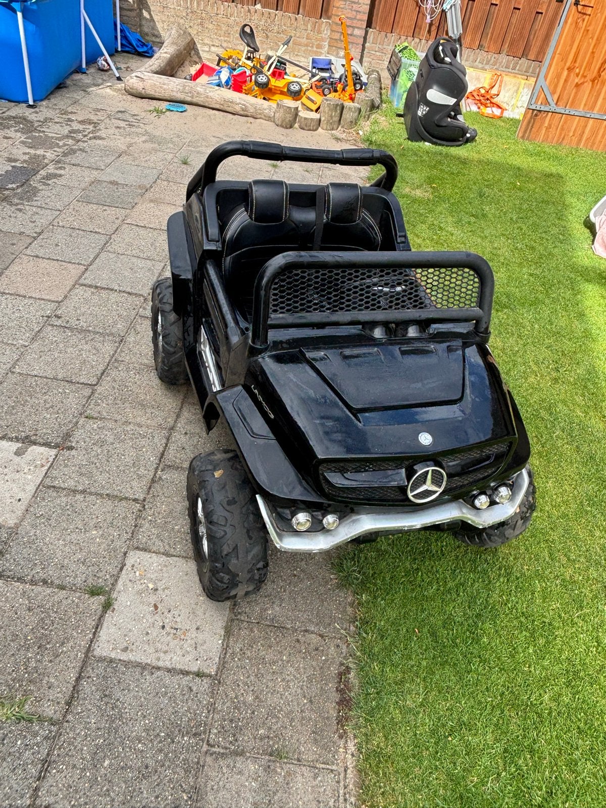 Kinder accu auto 4x4 met afstandsbediening en TV, Kinderen en Baby's, Speelgoed | Buiten | Voertuigen en Loopfietsen, Ophalen