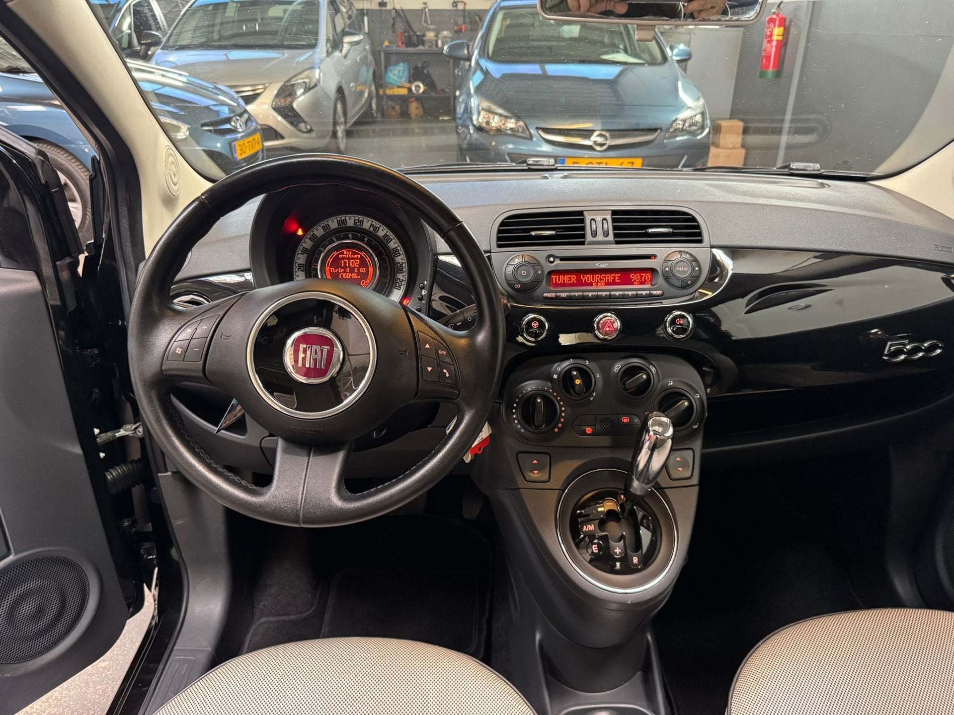 Fiat 500 1.2 Lounge AUT|PANO|AIRCO|NAP|, Stof, Gebruikt, 1242 cc, 4 cilinders