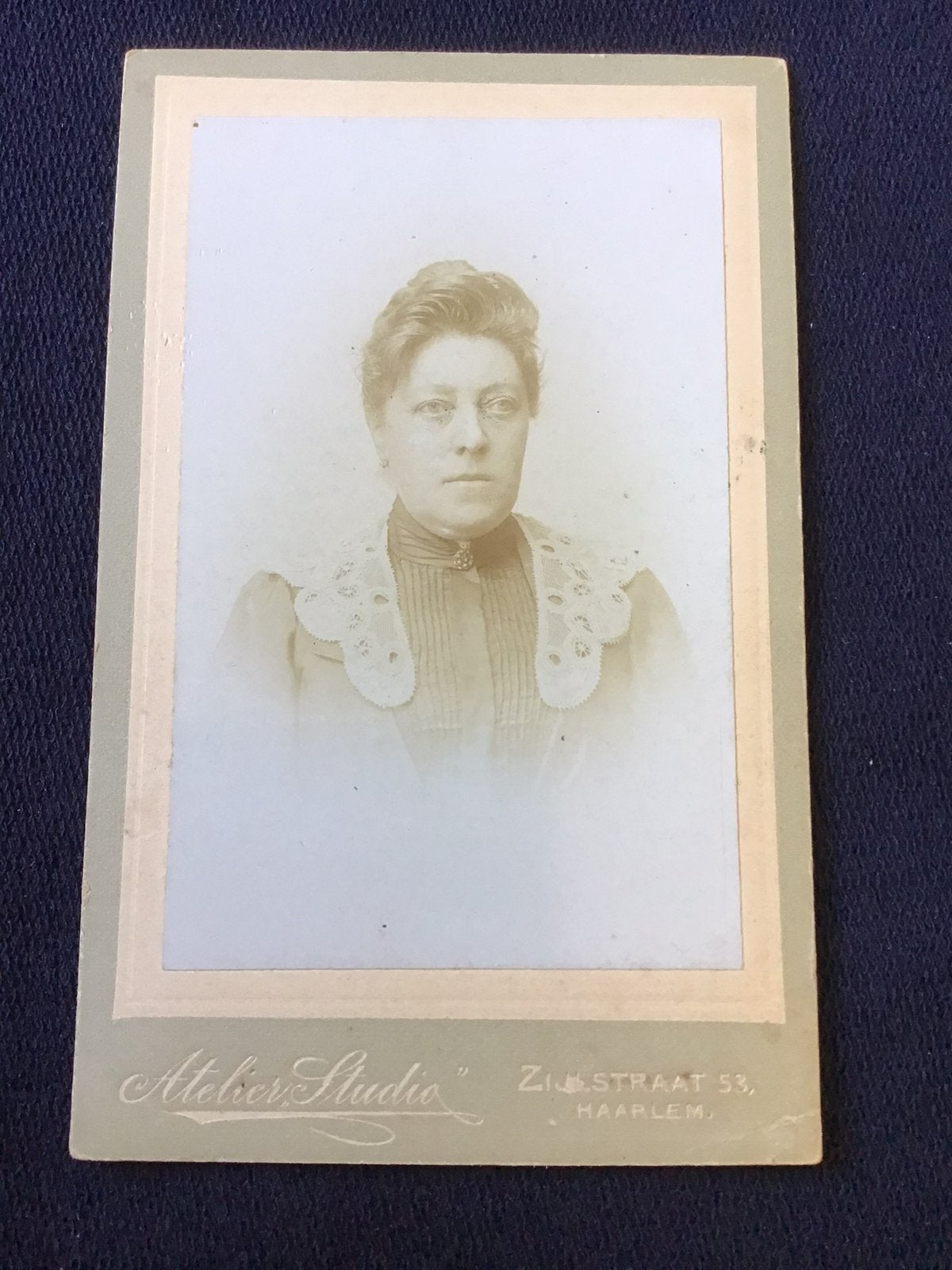 CDV, Vrouw, ATELIER STUDIO, HAARLEM, Carte de Visite, Ophalen of Verzenden, Voor 1940, Gebruikt, Foto