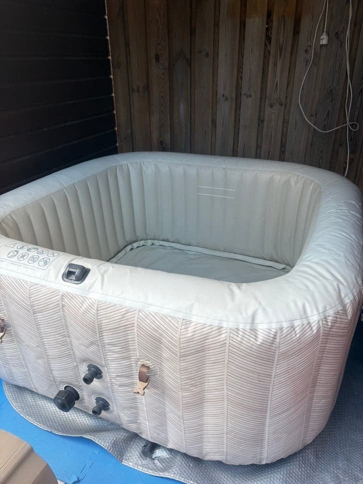 Te koop opblaasbare jacuzzi, Ophalen, Opblaasbaar, Zo goed als nieuw, Filter