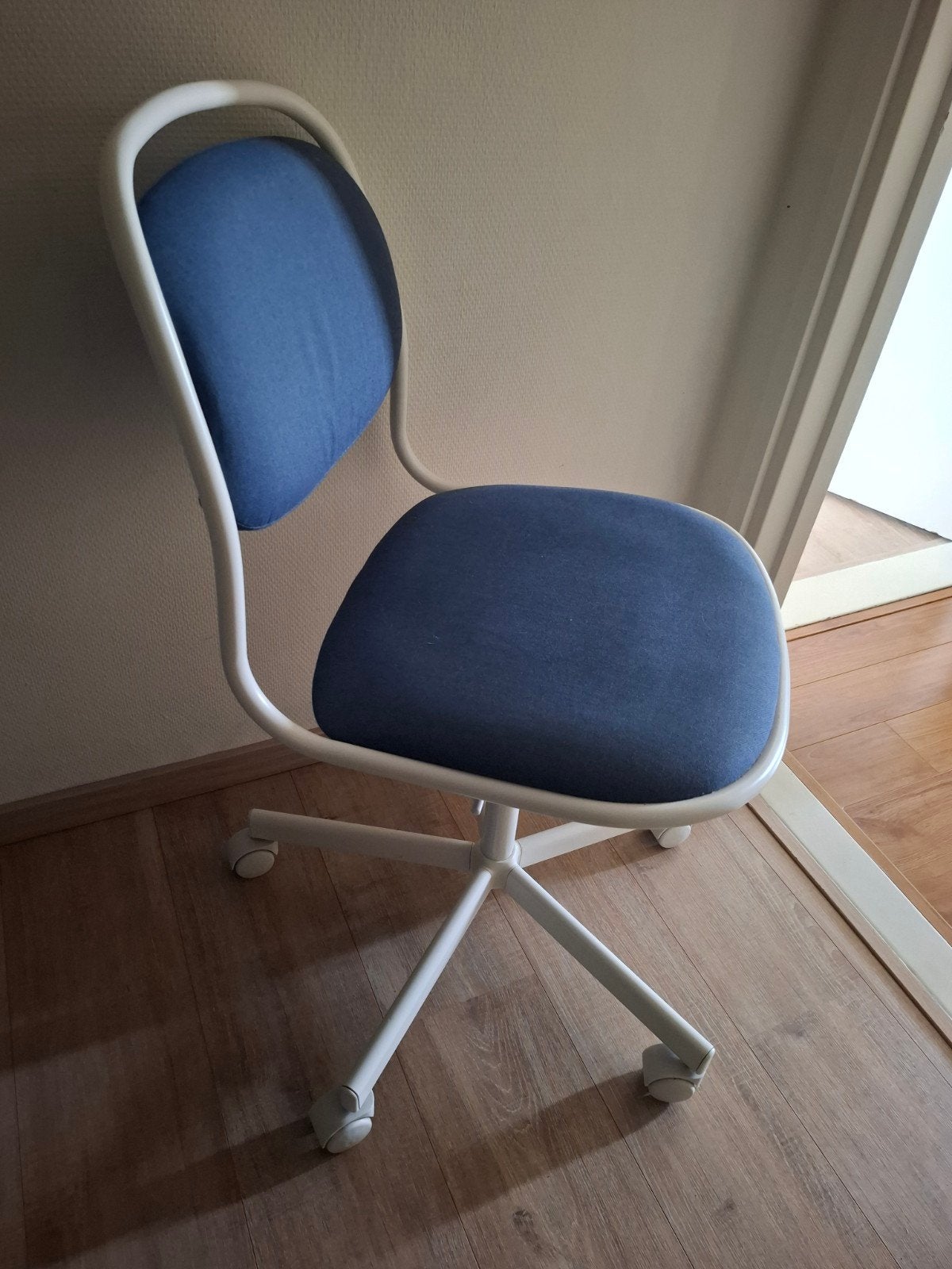 Bureaustoel kind blauw wit, Ophalen, Zo goed als nieuw, Blauw