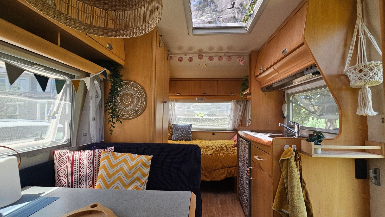 Gemoderniseerde Hobby Deluxe caravan 400SB + luifel&voortent, Hobby, Omvormbare zithoek, Treinzit, 750 - 1000 kg