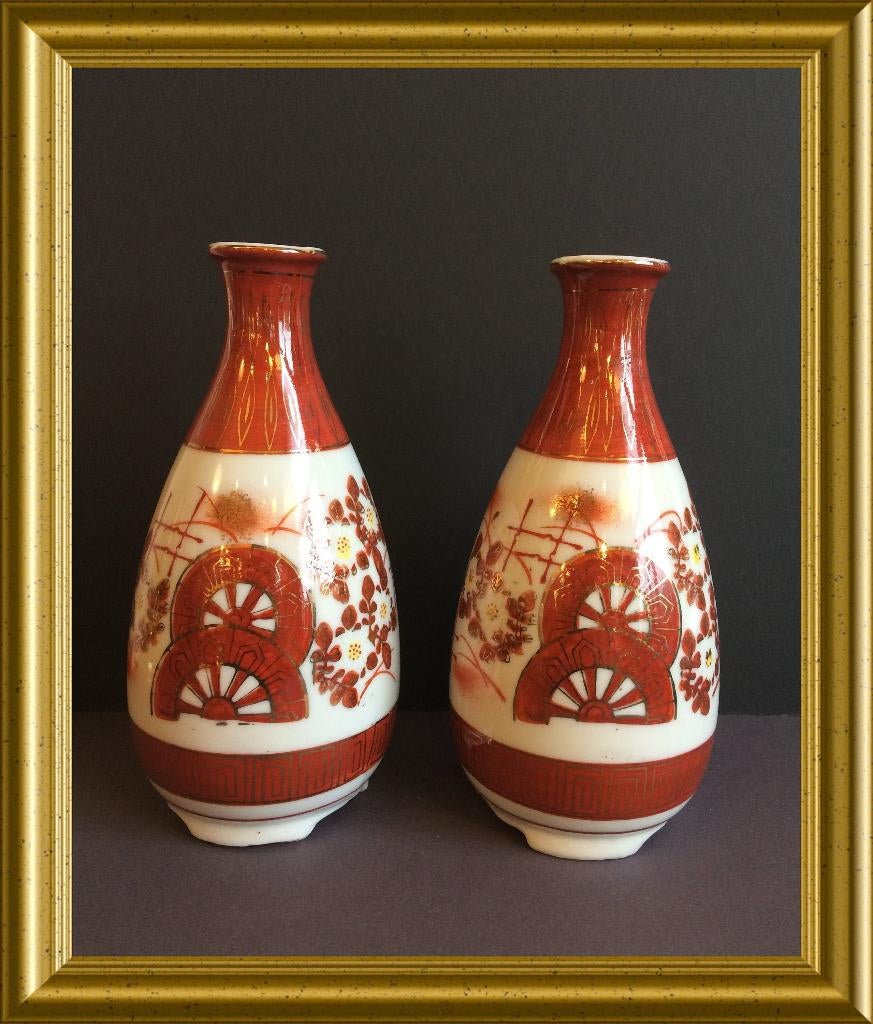 Twee Japanse porseleinen sake kruikjes/ flesjes: Kutani, Ophalen of Verzenden