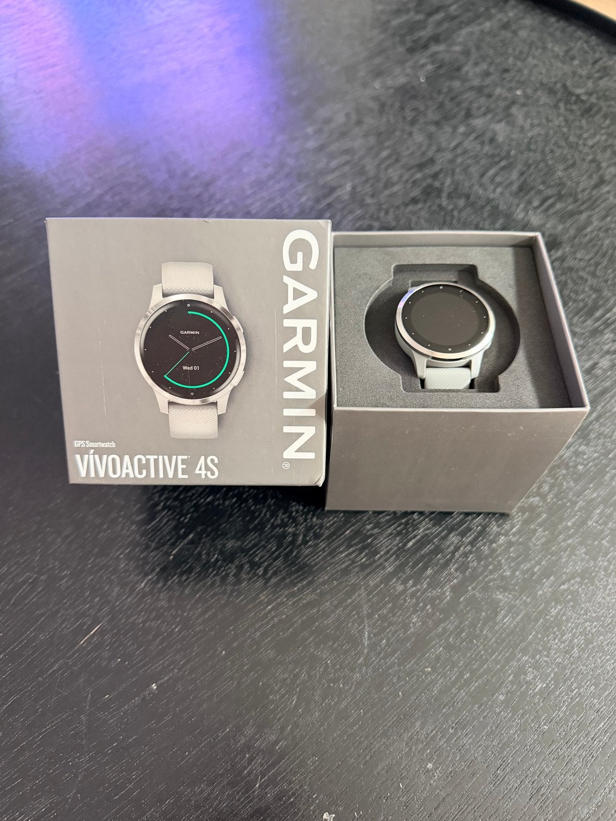Garmin Vivoactive 4S GPS Smartwatch - Zo goed als nieuw, Sieraden, Tassen en Uiterlijk, Smartwatches, Ophalen, Afstand, Zo goed als nieuw