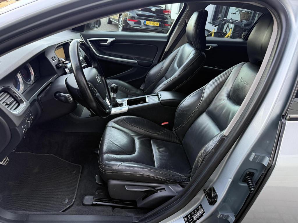 Volvo V60 2.0 T5 R-Design *ALL-IN PRIJS*, Auto's, Voorwielaandrijving, Zwart, Handgeschakeld, 84 €/maand
