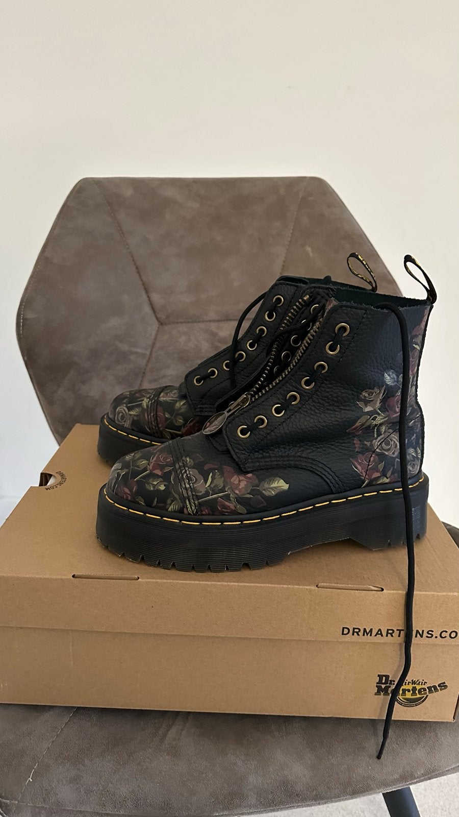 Dr. Martens Sinclair  'Decayed Roses' print  maat 39, Kleding | Dames, Schoenen, Ophalen, Nieuw, Zwart, Lage of Enkellaarzen