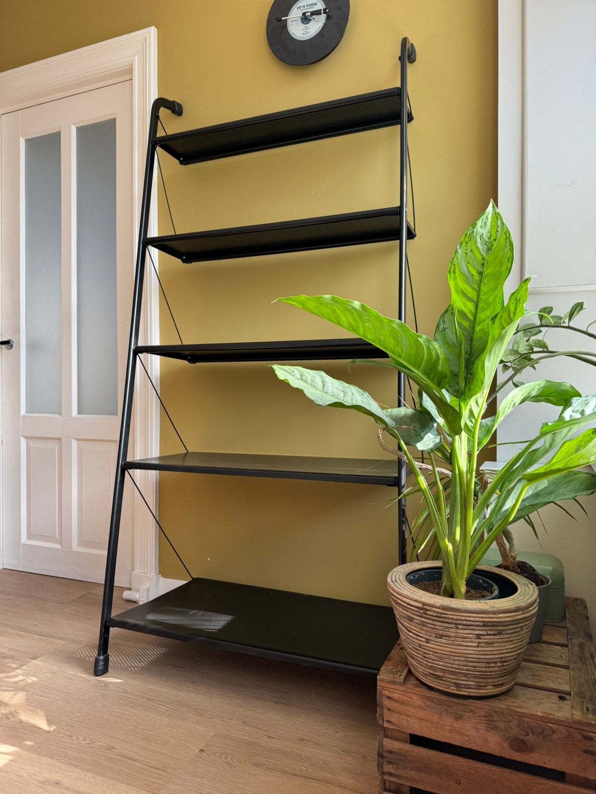 Zwarte ladderkast, boekenkast, Huis en Inrichting, Ophalen, Gebruikt