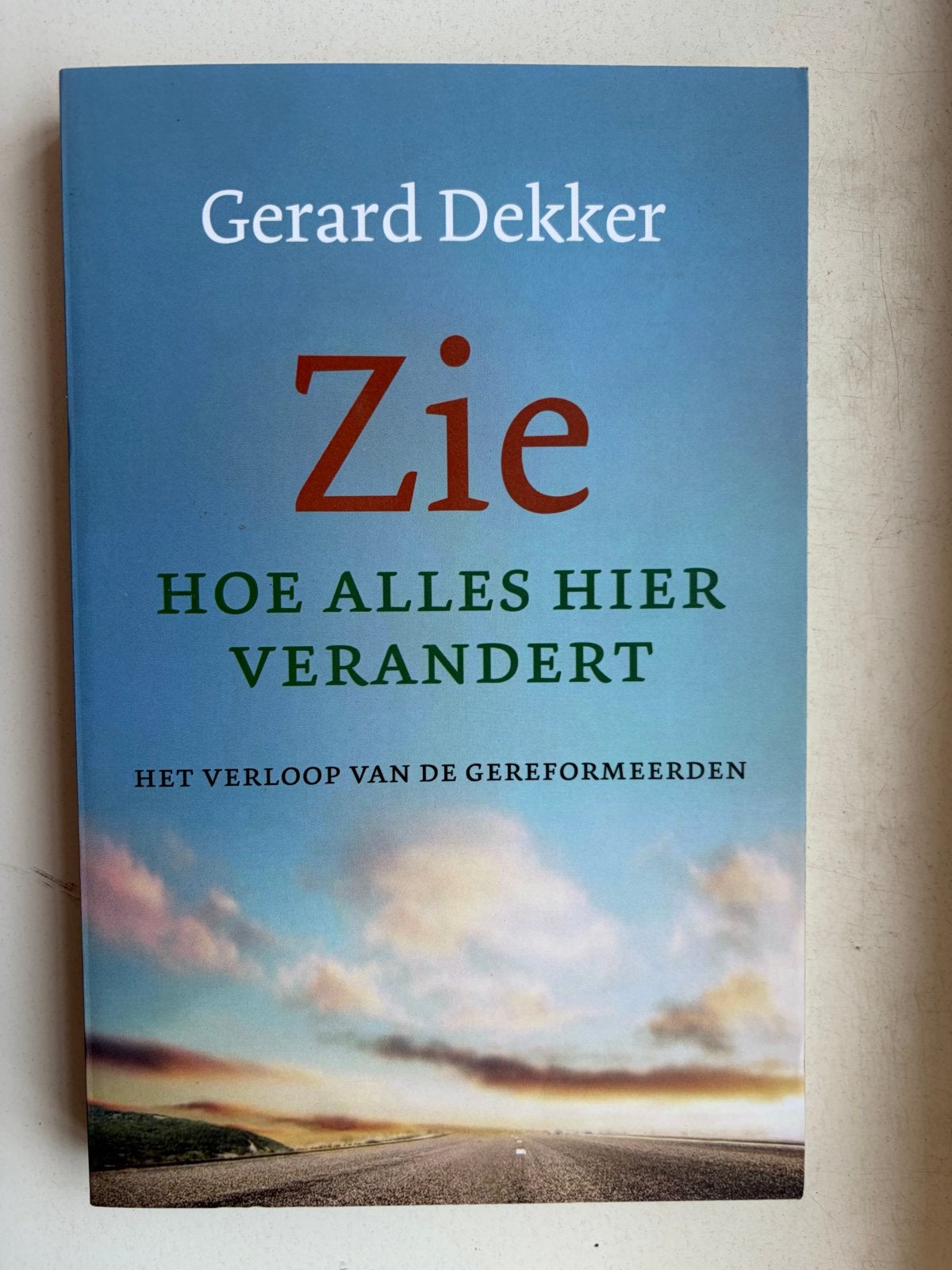 Zie Hoe Alles Hier Verandert - Gerard Dekker, Ophalen of Verzenden, Zo goed als nieuw, Christendom | Protestants