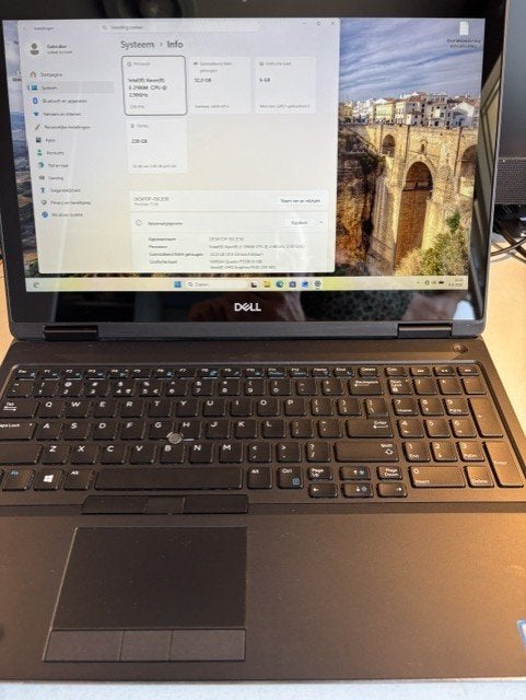 Dell precision 7530 intel xeon E2186, Ophalen, Met videokaart, Xeon E-2186M, DELL .