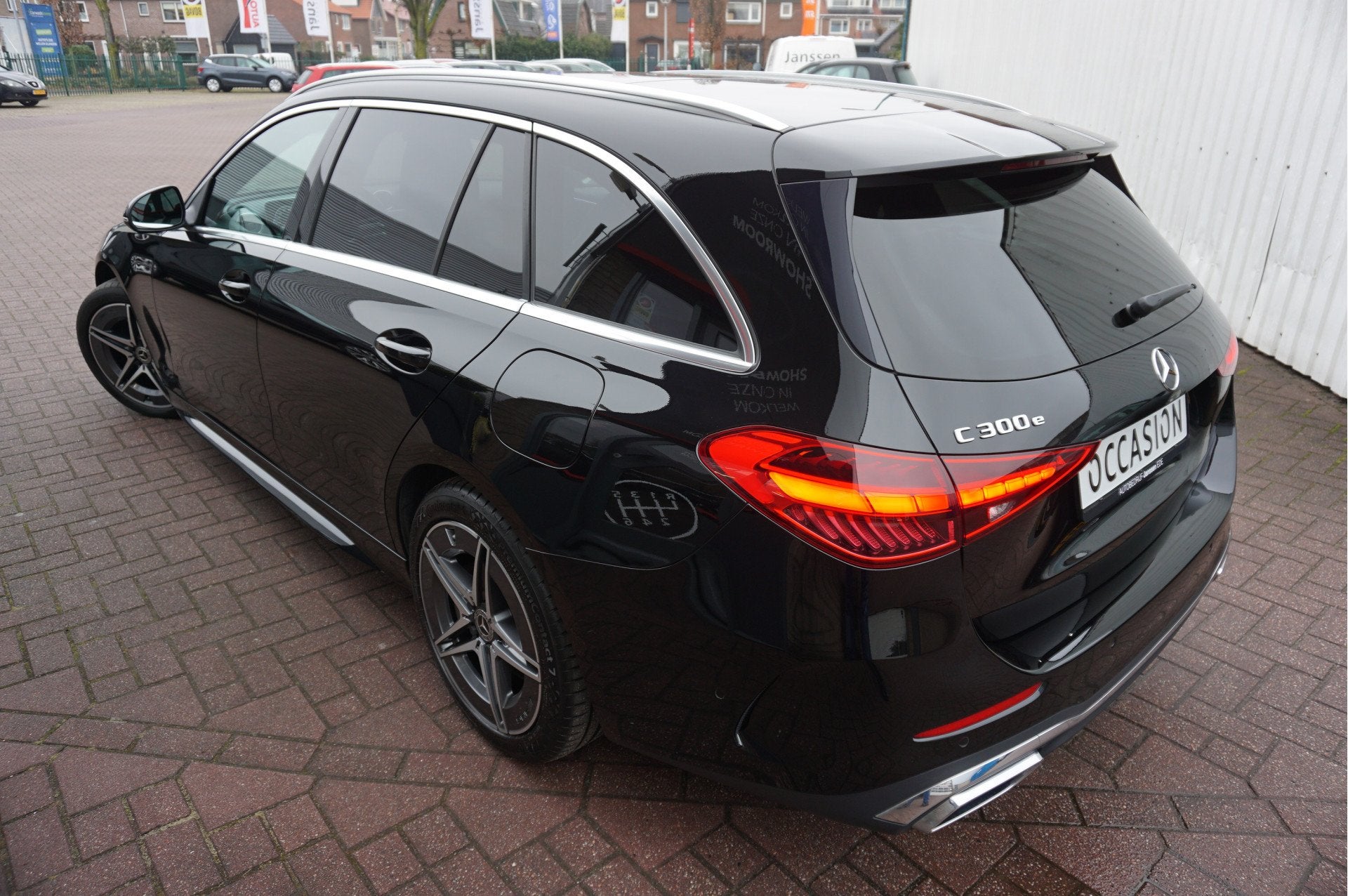 Mercedes-Benz C-Klasse Estate 300 e AMG Line (bj 2022), Dealer onderhouden, Achterwielaandrijving, Zwart, 4 cilinders