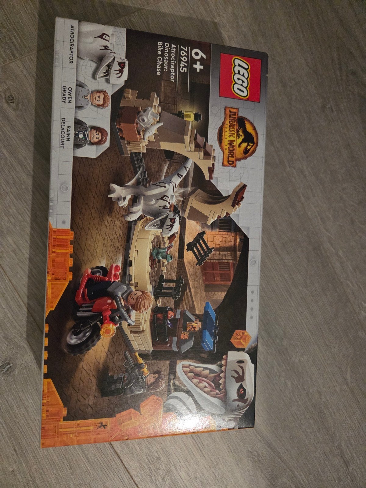 LEGO Jurassic World 76945, Ophalen
