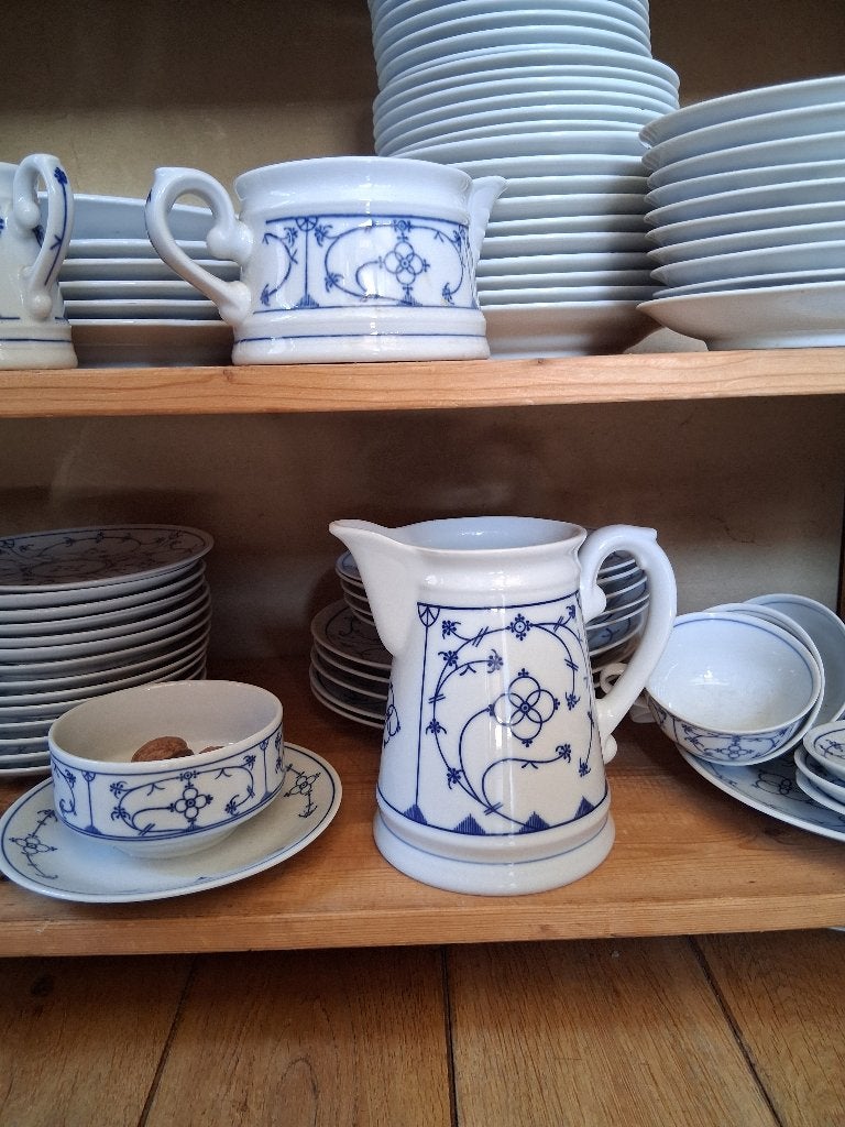 Blauw saks grote melkkan, waterkan ca 1 liter, Ophalen of Verzenden, Porselein, Overige stijlen, Overige typen
