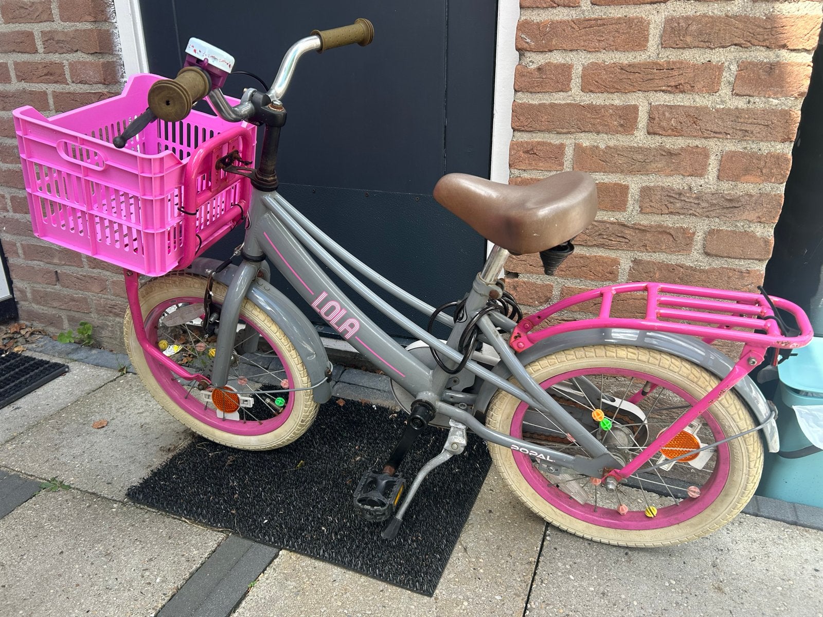 Lola Kinderfiets 16 inch met mandje en bagagedrager, Fietsen en Brommers, Fietsen | Kinderfietsjes, Gebruikt, 16 tot 20 inch, Velgrem