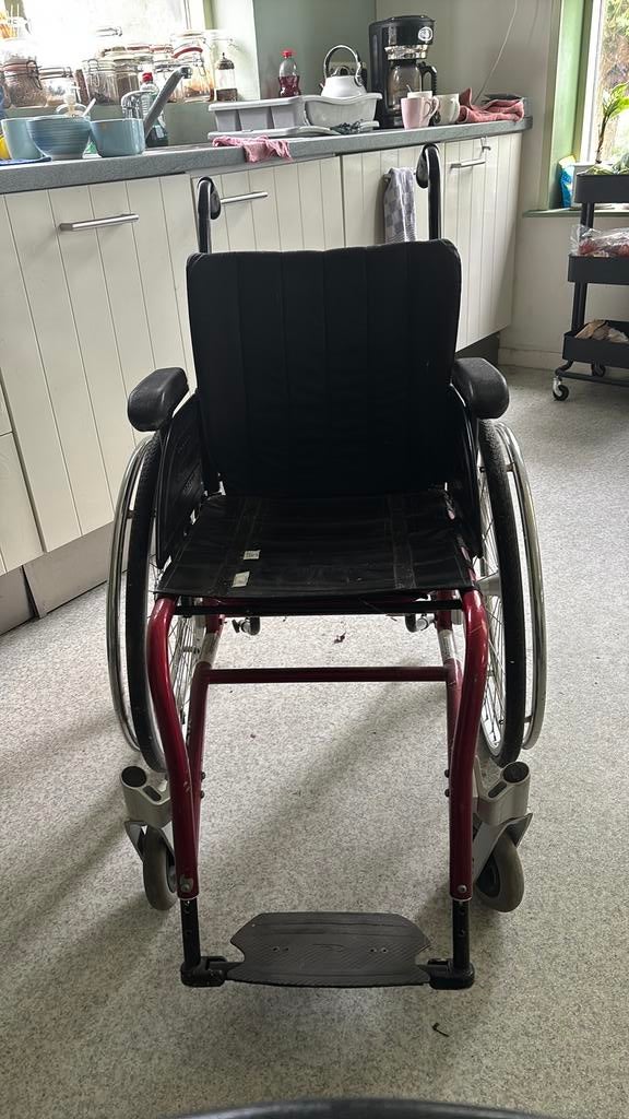 ADL rolstoel 40x40 voor kind of klein volwassene, Diversen, Rolstoelen, Ophalen of Verzenden, Zo goed als nieuw, Duwrolstoel