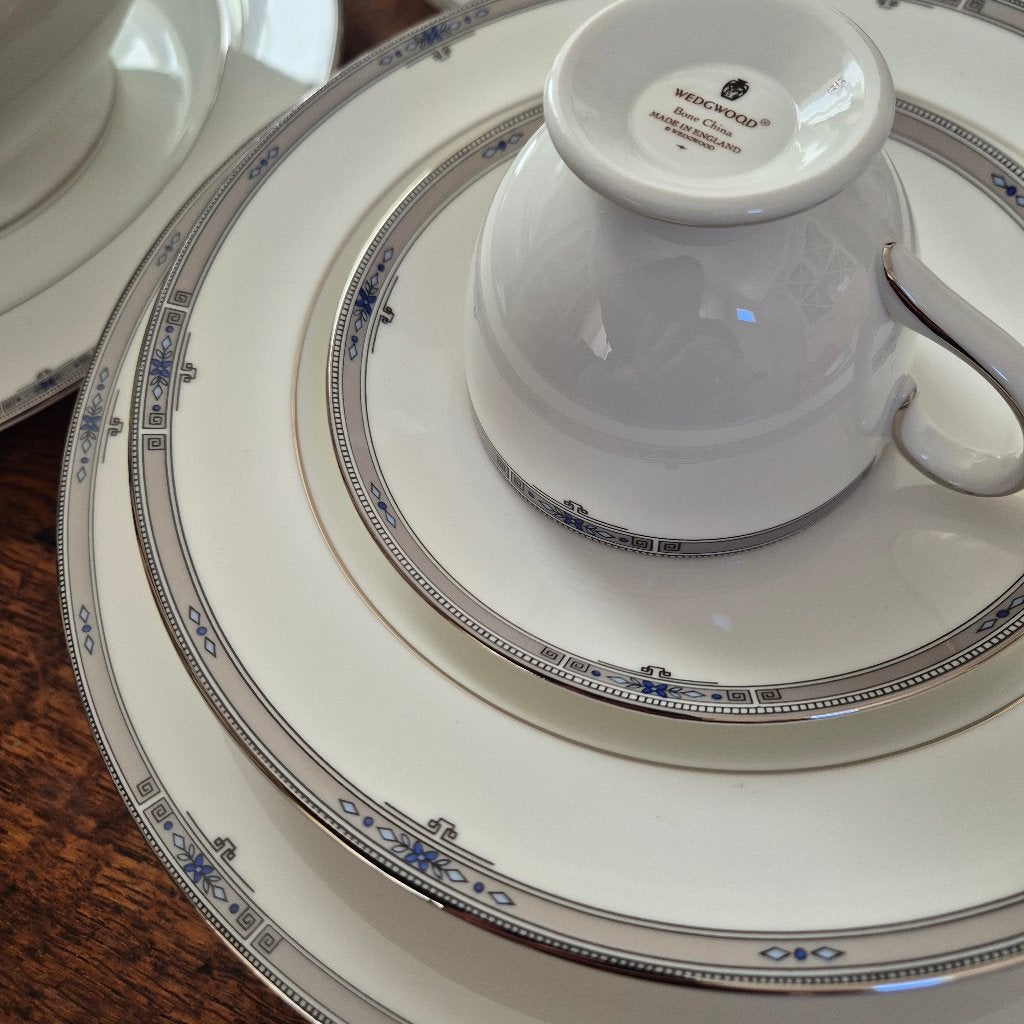 12 pers. Wedgwood Amherst servies, bone china, Ophalen, Zo goed als nieuw, Wedgwood, Porselein