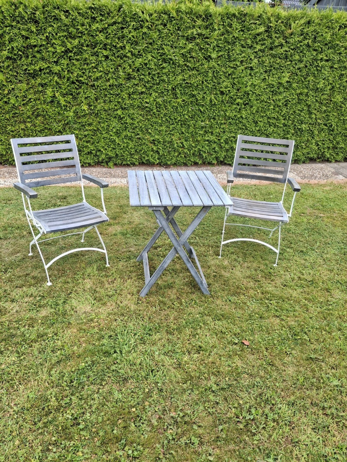 Z.g.a.n. tuinset met hardhouten tafel en 2 stoelen, 2 zitplaatsen, Hardhout, Ophalen of Verzenden, Zo goed als nieuw