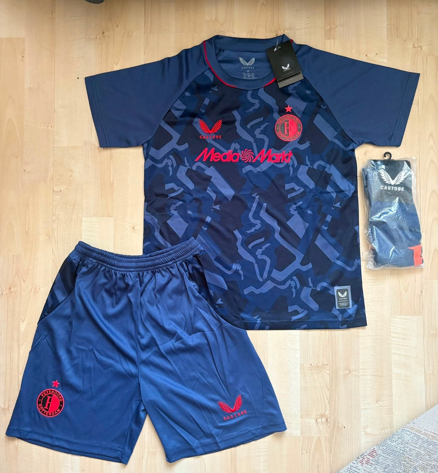 feyenoord 26/27 3e tenue maat 164 en 158, Maat XS of kleiner, Ophalen of Verzenden, Nieuw, Shirt
