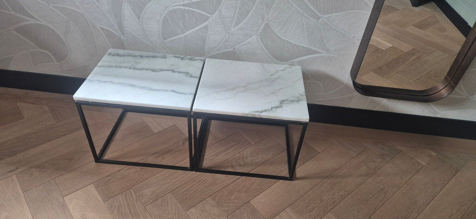 Zara home set van 2 marmeren bijzettafels met metalen frame, Ophalen, Minder dan 55 cm, Vierkant, Zo goed als nieuw