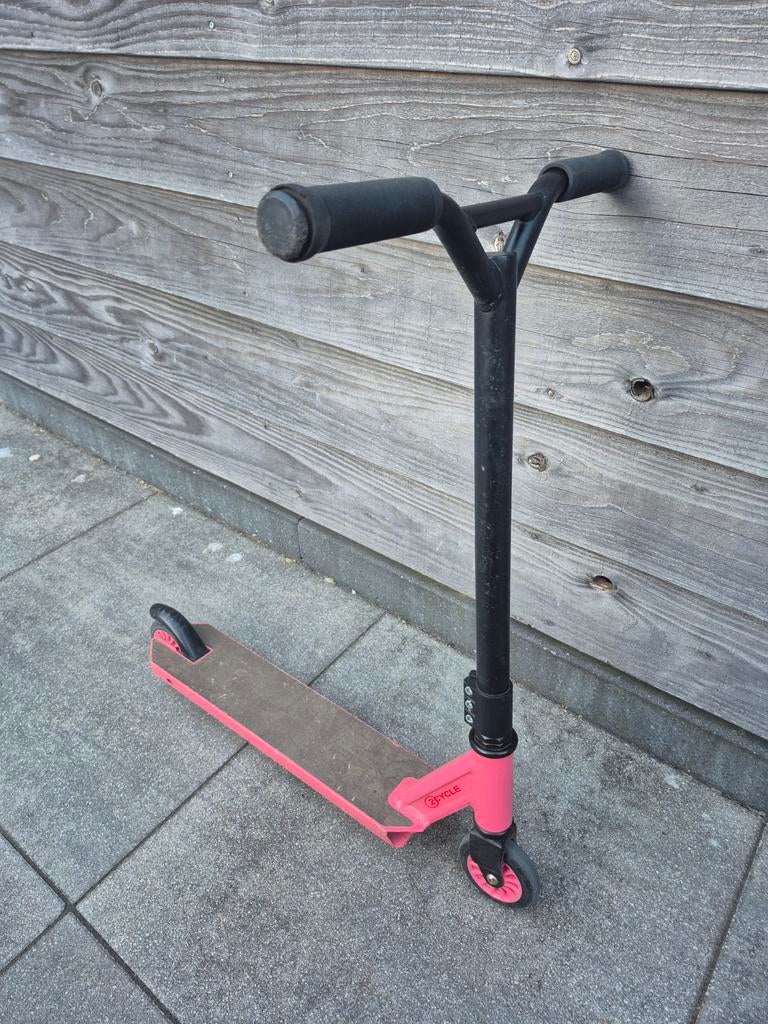 Stuntstep roze/zwart - 2CYCLE, Fietsen en Brommers, Steps, Ophalen, Zo goed als nieuw, Gewone step, 2CYCLE