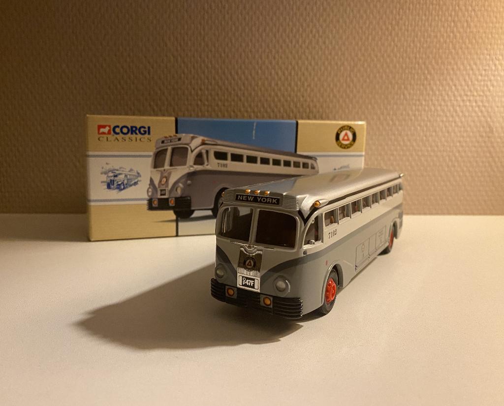 Corgi - Yellow Coach 743  Public Service New Jersey, Hobby en Vrije tijd, Modelauto's | 1:50, Ophalen of Verzenden, Nieuw, Bus of Vrachtwagen