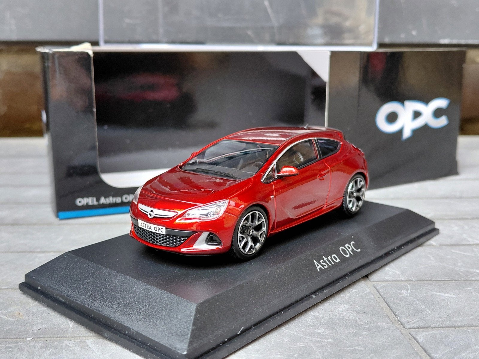 Opel Astra J GTC OPC 2012-2018 rood 1/43 iScale Motorart, Ophalen of Verzenden, Zo goed als nieuw, Auto, Overige merken