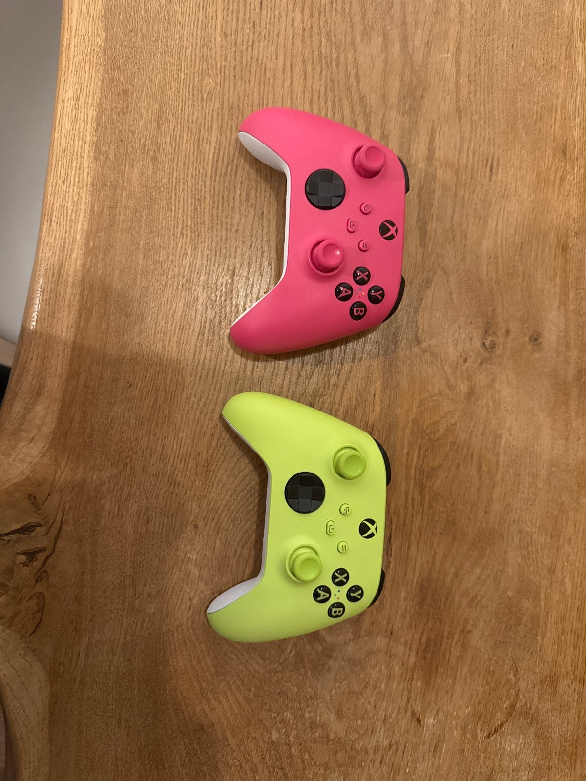Zo goed als nieuwe Xbox controllers (set van 2), Spelcomputers en Games, Ophalen of Verzenden, Zo goed als nieuw, Xbox One, Controller