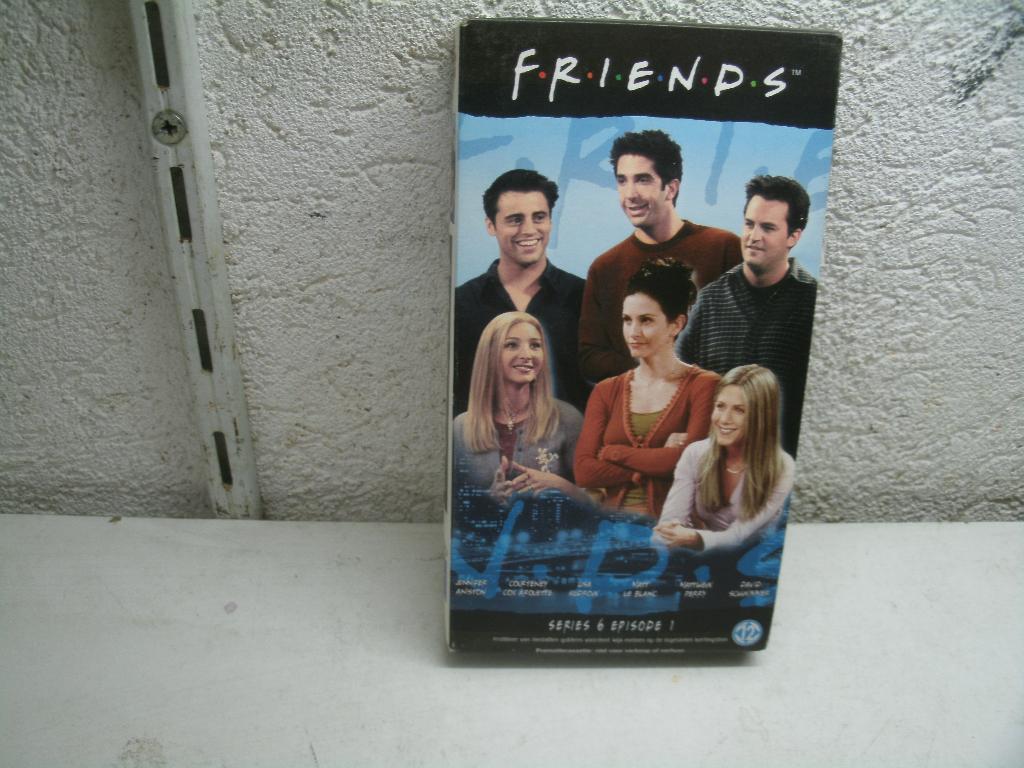 vhs 225b friends series 6 episode, Alle leeftijden, Ophalen of Verzenden, Zo goed als nieuw, Komedie