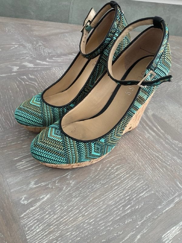 Guess sleehakken maat 36 - turquoise, kurk sleehak, Ophalen of Verzenden, Zo goed als nieuw, Schoenen met hoge hakken, Groen