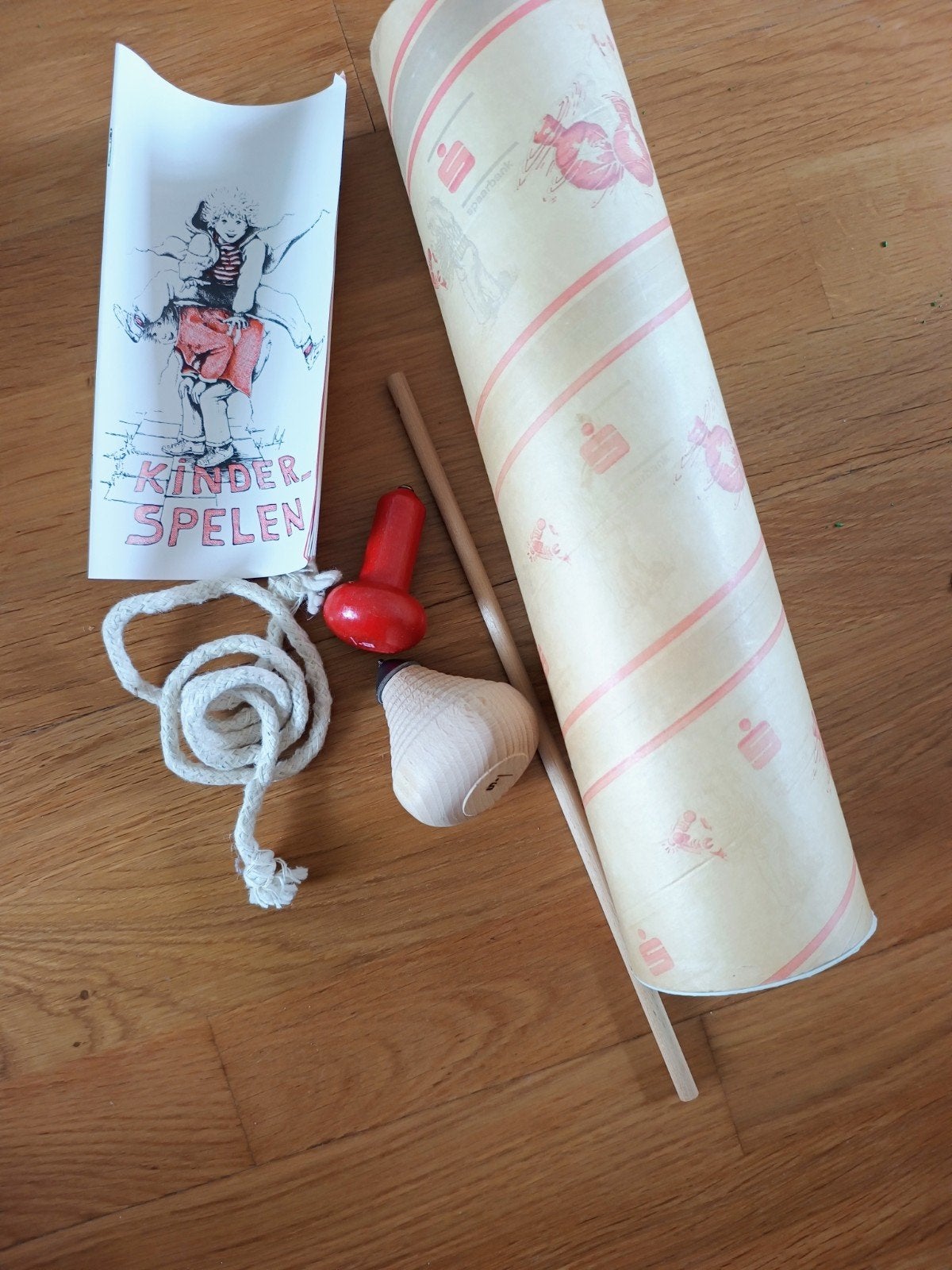 Houten kinderspelen in koker met boekje, Ophalen of Verzenden, Gebruikt, Overige typen