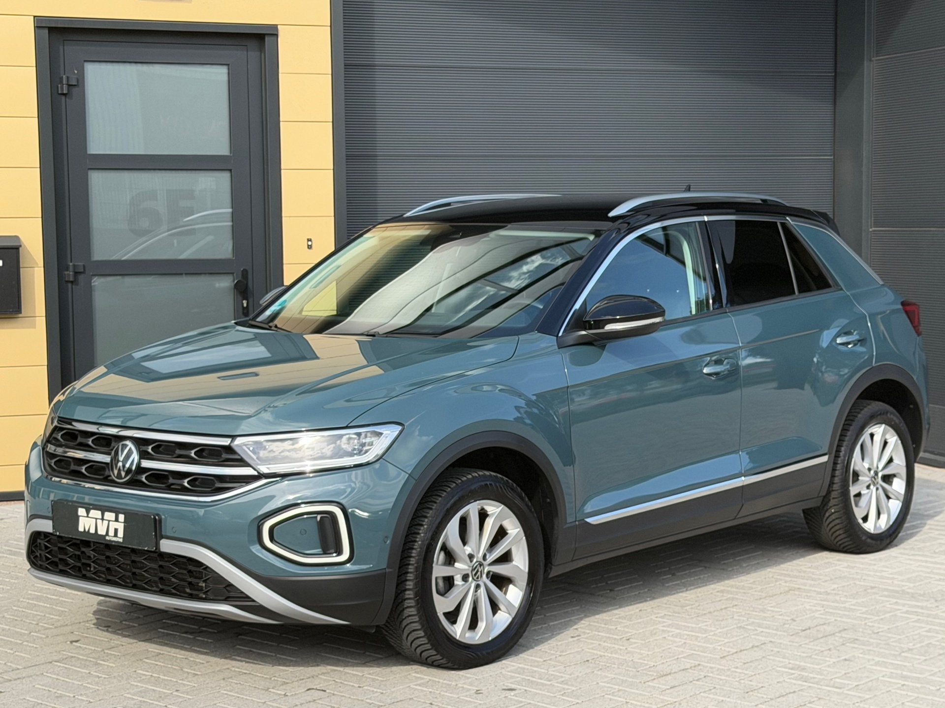 Volkswagen T-ROC 1.5 TSI Life - 2023 - Automaat - 34000 KM, Auto's, Dealer onderhouden, 1498 cc, Euro 6, 4 cilinders