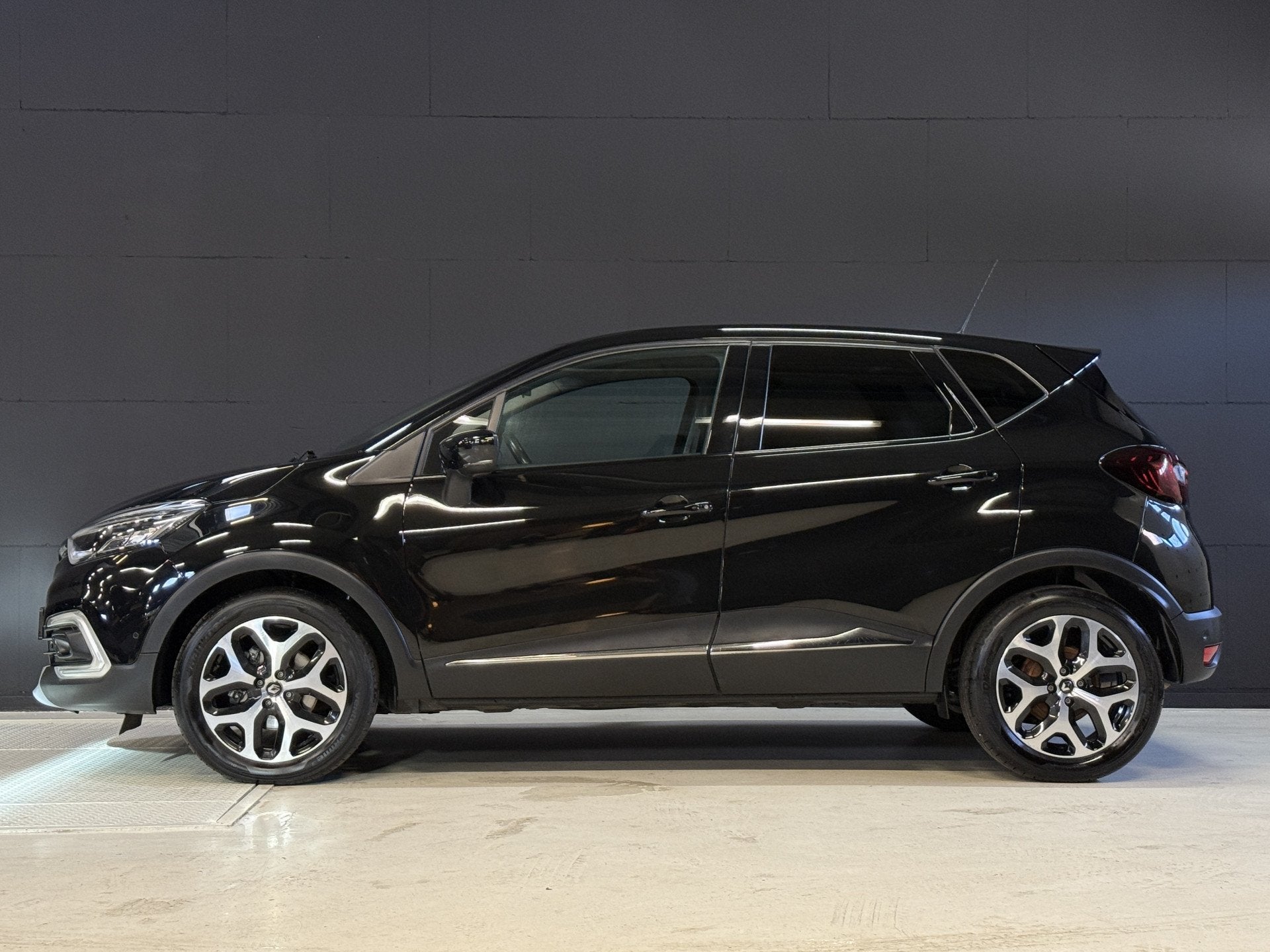 Renault Captur 1.3 TCe Intens| Trekhaak | Navi | Camera | Do, Gebruikt, 4 cilinders, 150 pk, Zwart