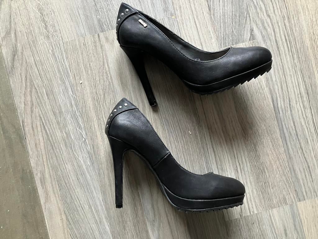 Bijna nieuwe pumps van Ming hoge hak maat 38 super koopje, Ophalen of Verzenden, Zo goed als nieuw, Zwart, Sneakers of Gympen