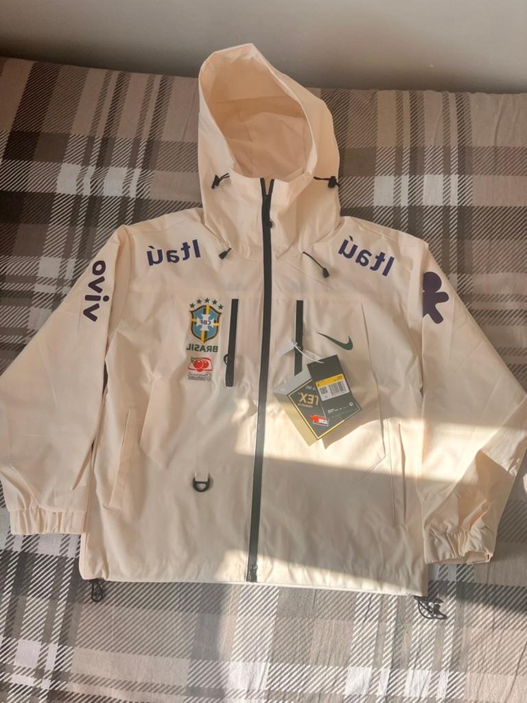 Nike Brazil CBF Gore-Tex Jas - Nieuw met labels, Ophalen of Verzenden, Nieuw, Maat 46 (S) of kleiner, Overige kleuren