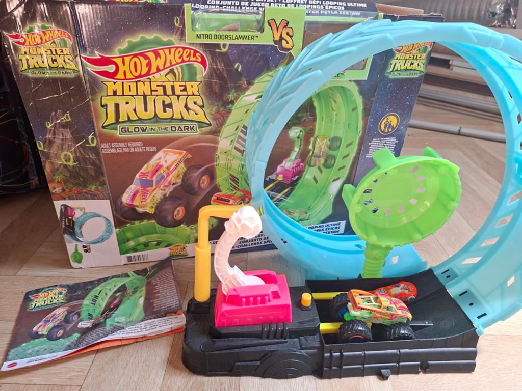 Hot Wheels Monster Trucks Glow in the Dark speelset, Ophalen of Verzenden, Zo goed als nieuw