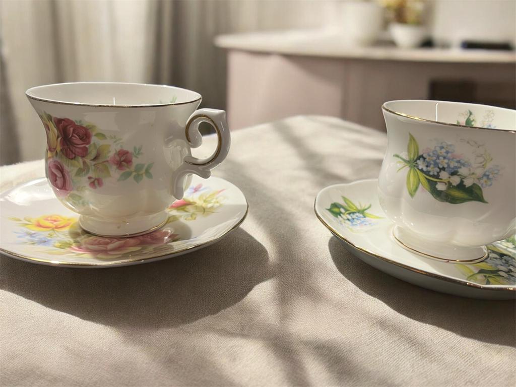 Vintage Royal Albert Lavender Rose theekopjes, Antiek en Kunst, Ophalen